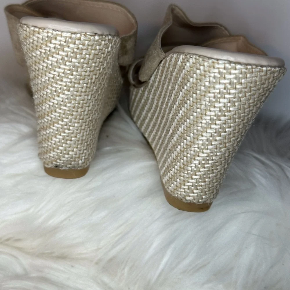 Source Unknown Tan Wedge Shoes with Cushioned Straps